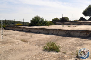 משטחי הבטון הקעורים מעל מדרגות מתקן אספקת המים בהר אגר - צילום: אפי אליאן