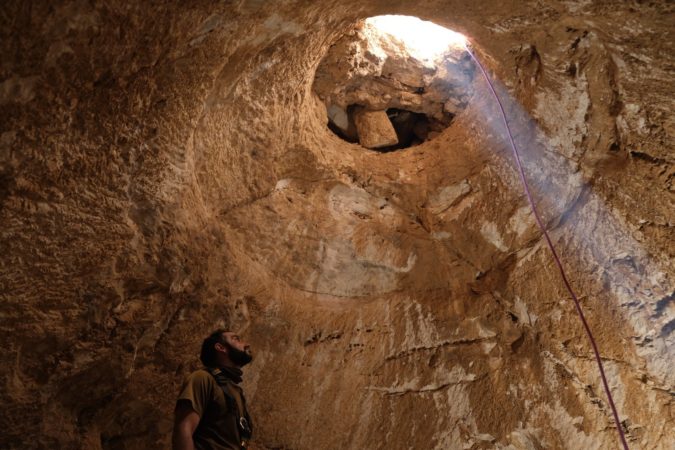 בור המים שהתגלה במרכז האחוזה. צילום אמיל אלג'ם