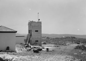 מגדל הנוטרים מעלה החמישה - צילום ארכיון G. Eric and Edith Matson Photograph Collection