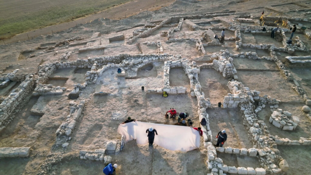 חפירת רשות העתיקות ברהט. צילום אמיל אלג'ם