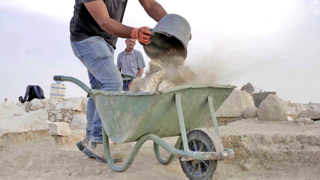 חפירת רהט. צילום אמיל אלג'ם 